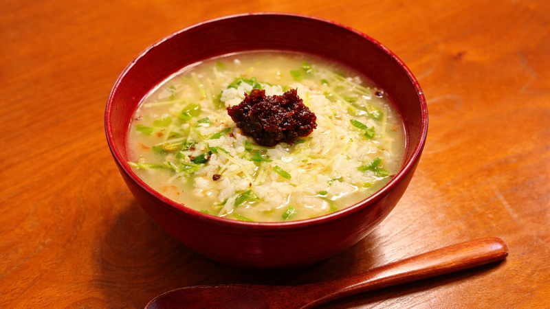 超簡単限界飯!豆苗とタマネギぐるりこのお粥