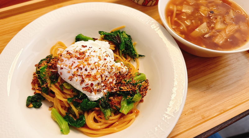 菜の花とタマネギぐるりこのペペロンチーノ＆オニオンスープ