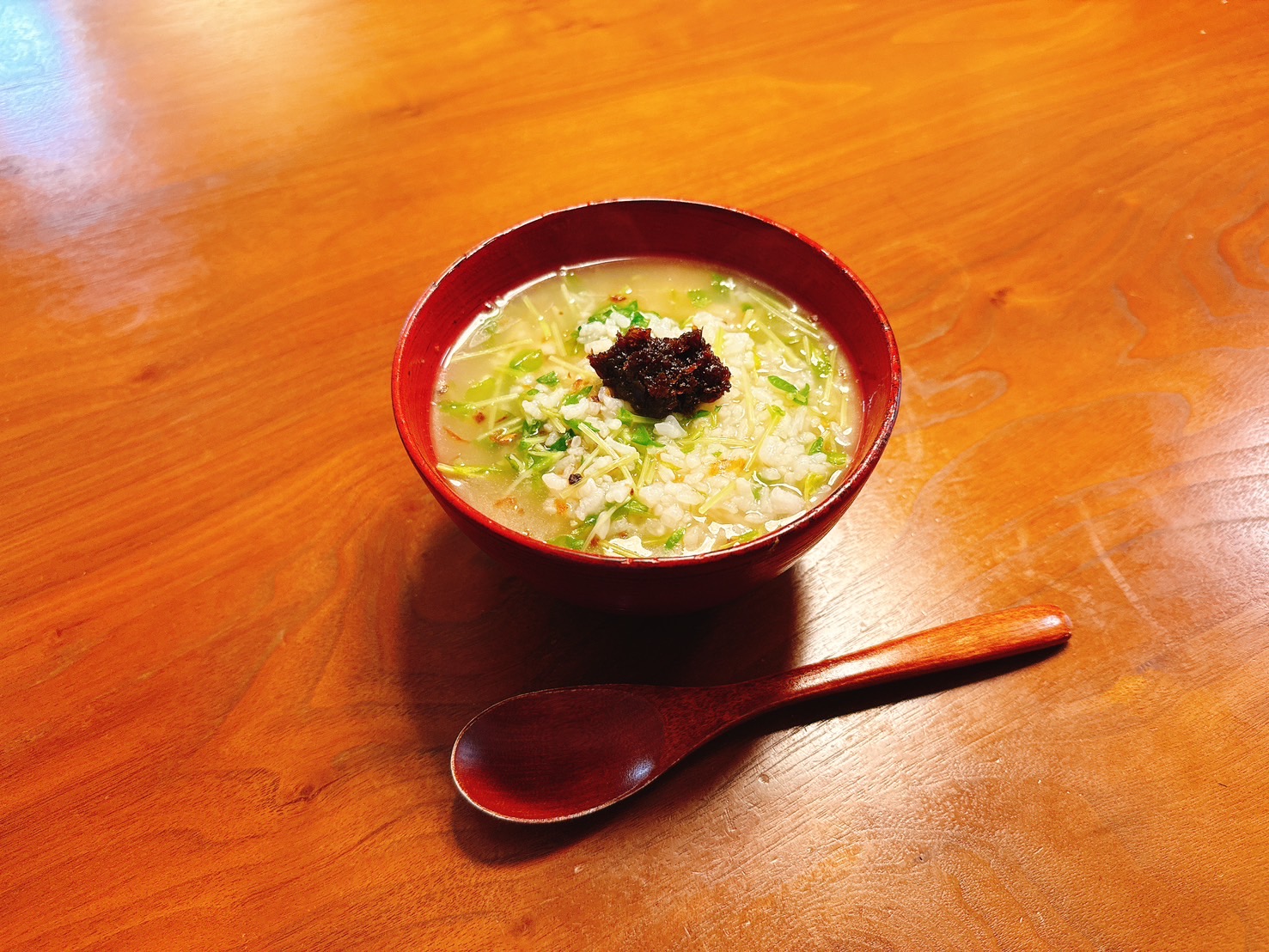 超簡単限界飯！豆苗とタマネギぐるりこのお粥